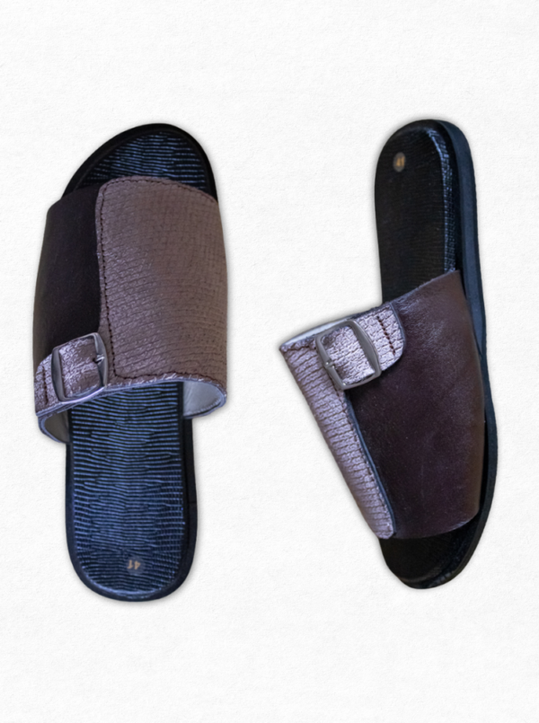 SANDALE EN CUIR
